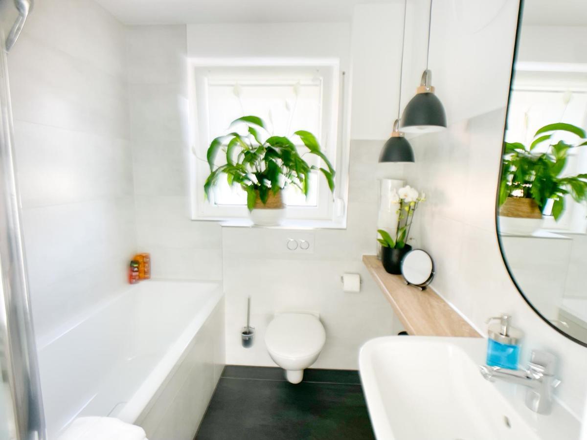 M-Style 02 Apartment Mit Balkon 24H Self-Check-In, Free Parking, Netflix Nürnberg Kültér fotó