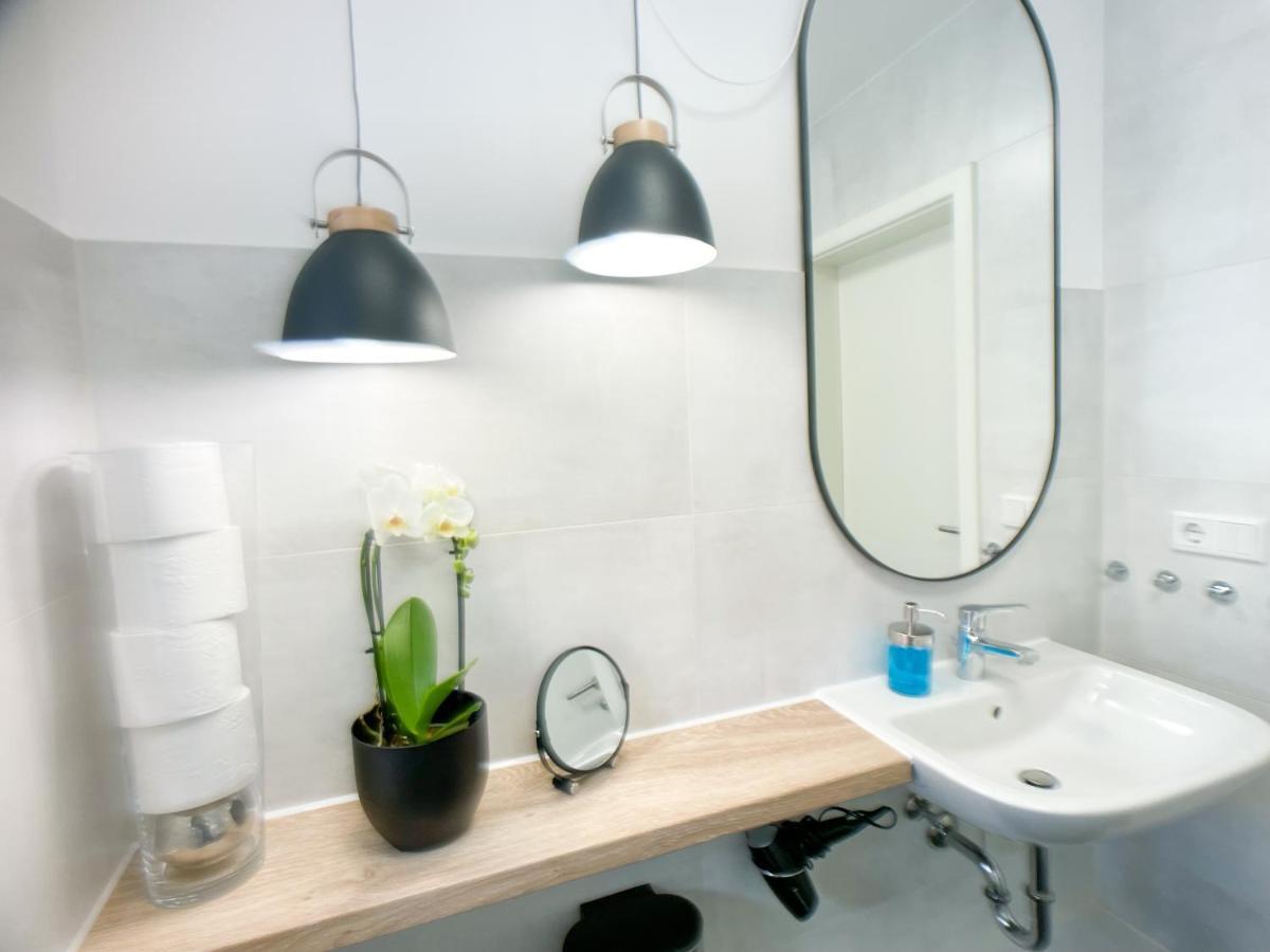 M-Style 02 Apartment Mit Balkon 24H Self-Check-In, Free Parking, Netflix Nürnberg Kültér fotó
