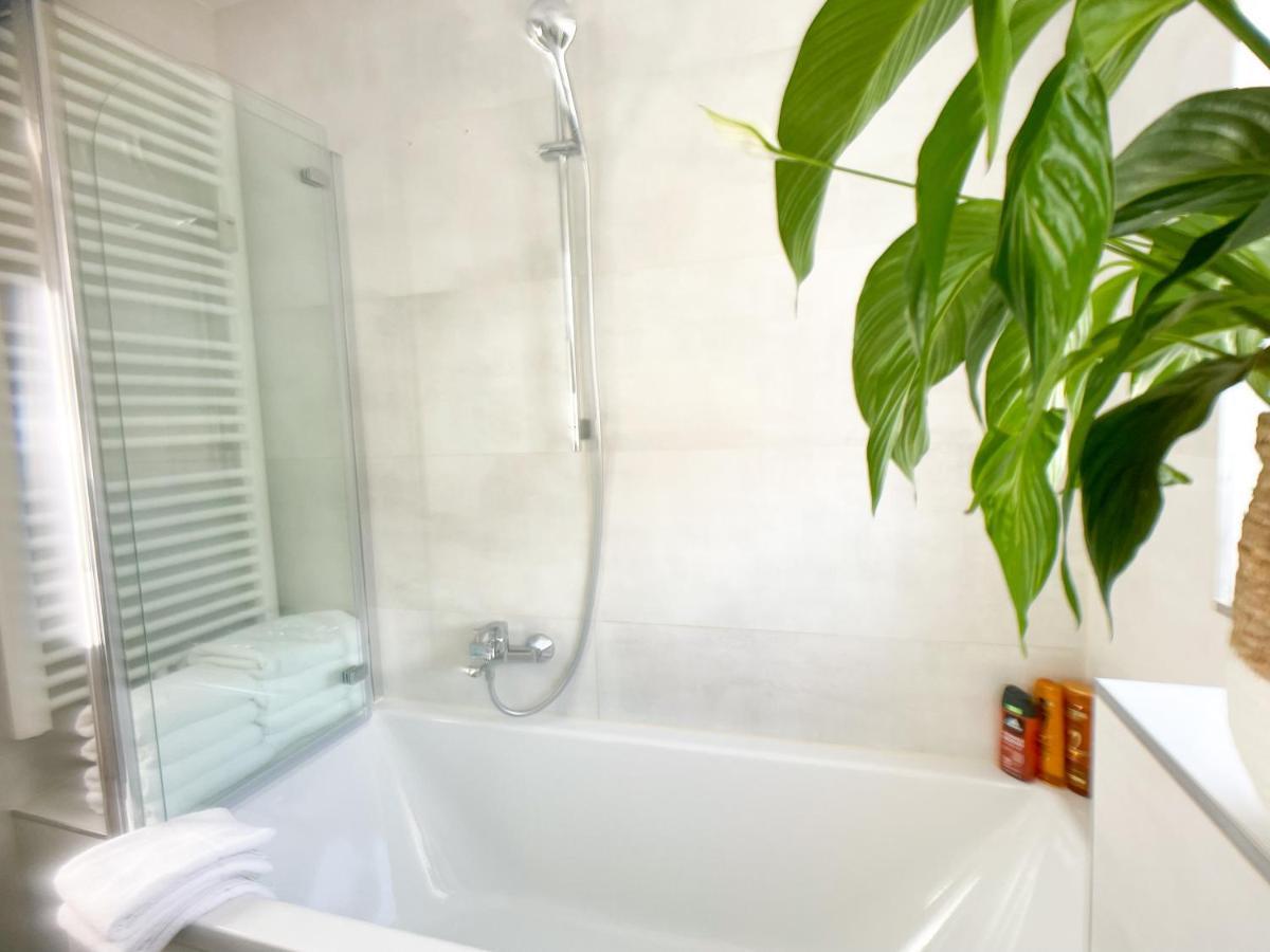 M-Style 02 Apartment Mit Balkon 24H Self-Check-In, Free Parking, Netflix Nürnberg Kültér fotó